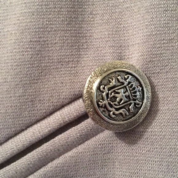 Zip up jacket. Fashion buttons and has pockets. - Picture 4 of 5